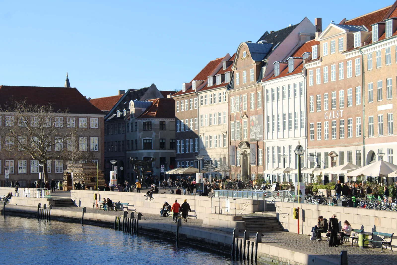 Design, neighbourhood life and harbour walks